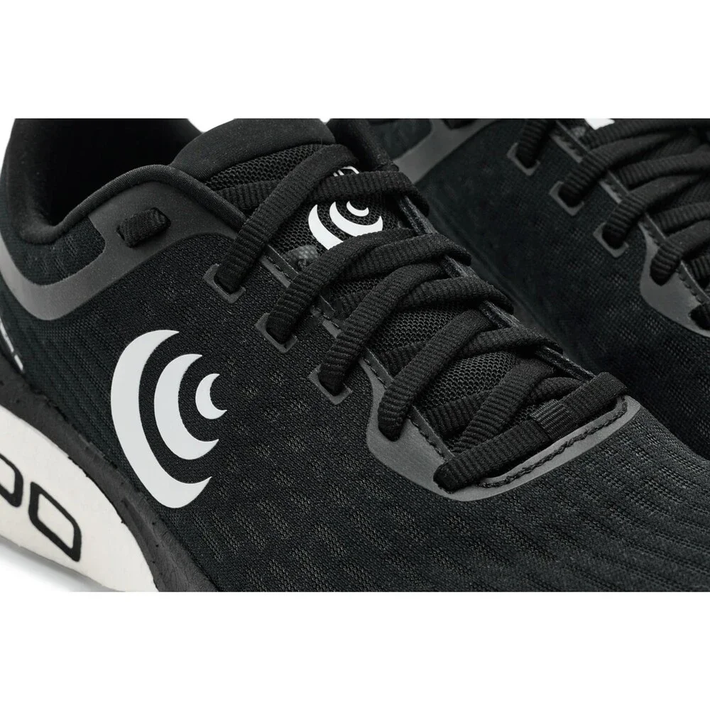 Topo Athletic Specter 2 Sneakers Men's 10.5 D Black White Running Shoes ZOGG3726